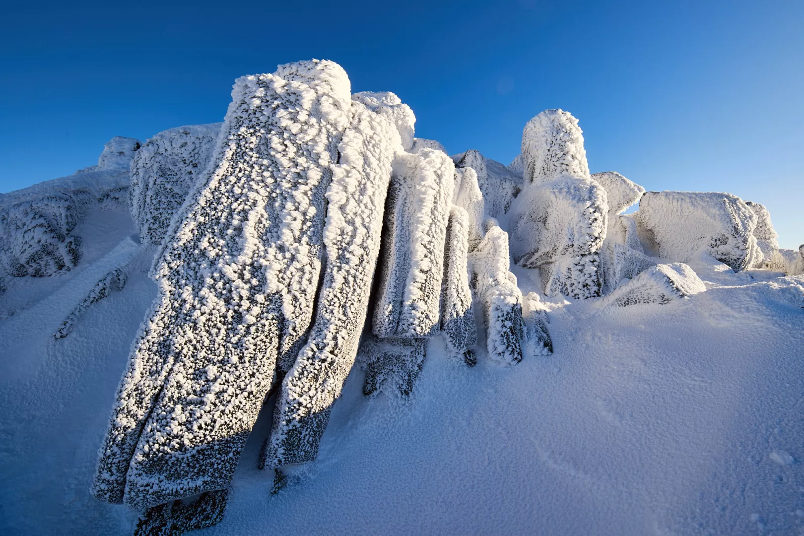 Szadź. Karkonosze. Czeskie kamienie.fot. Krzysztof Romańczukiewicz